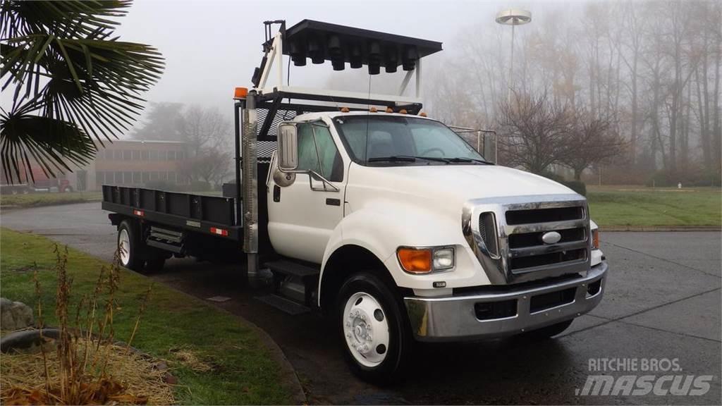 Ford F-750 Platformas/izkraušana no sāniem