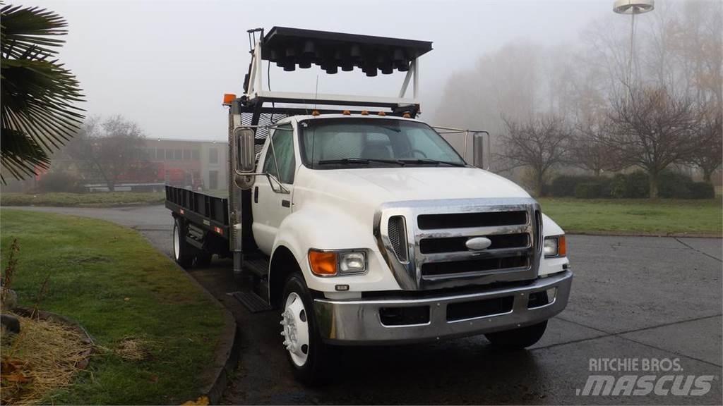 Ford F-750 Platformas/izkraušana no sāniem