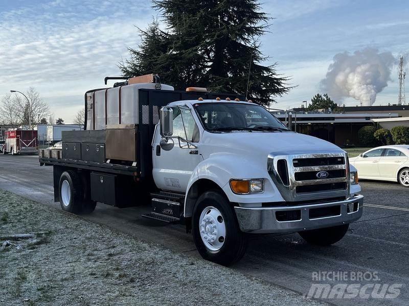 Ford F-750 Platformas/izkraušana no sāniem