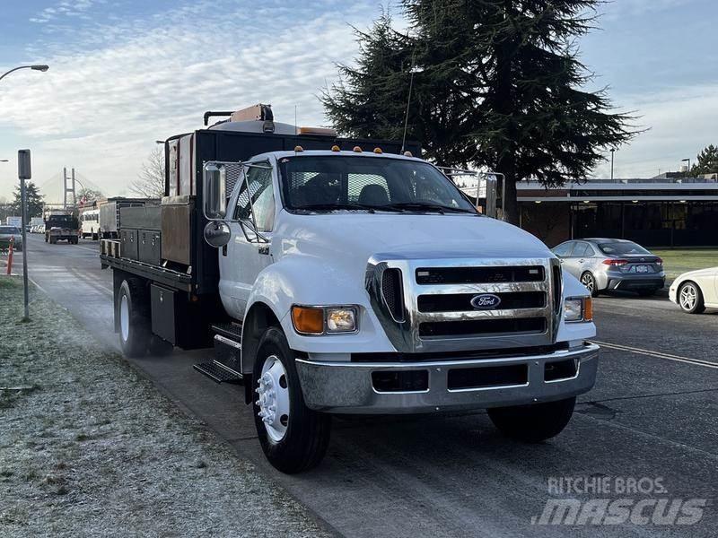 Ford F-750 Platformas/izkraušana no sāniem