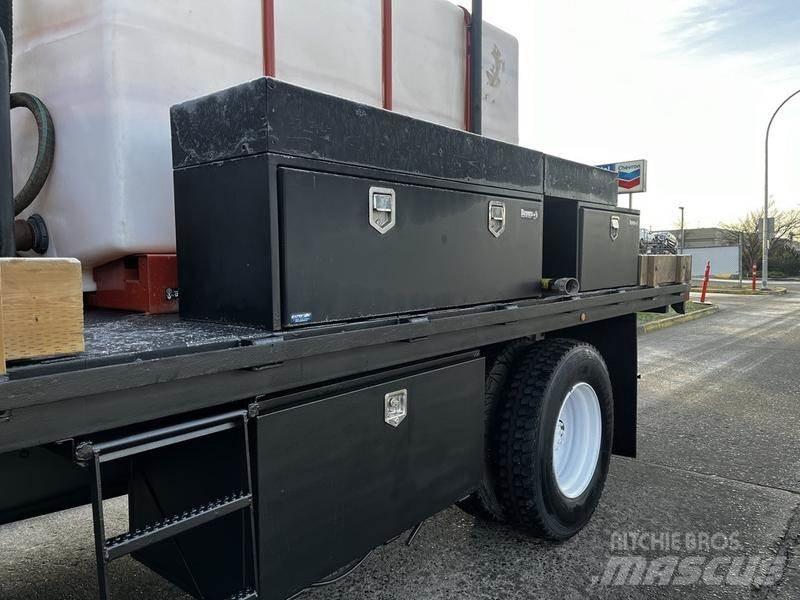 Ford F-750 Platformas/izkraušana no sāniem