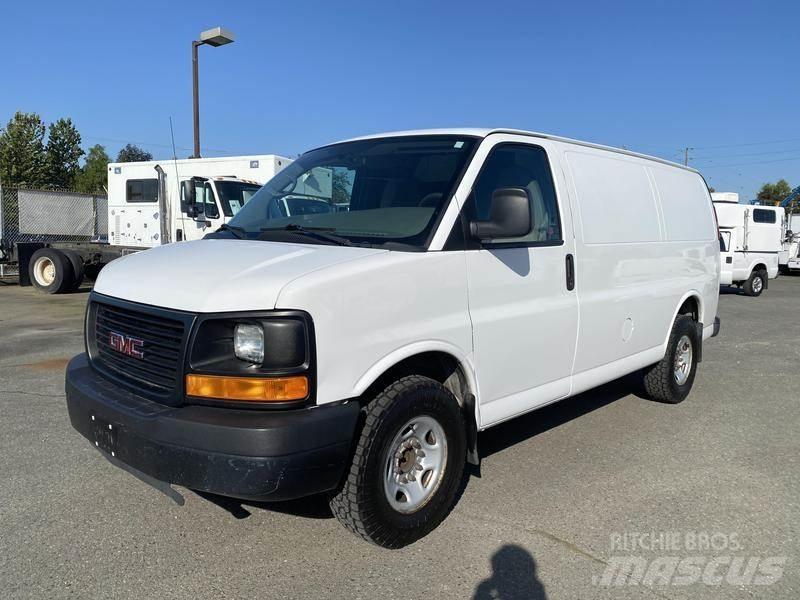 GMC Savana Preču pārvadāšanas furgoni