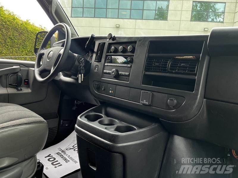 GMC Savana Preču pārvadāšanas furgoni