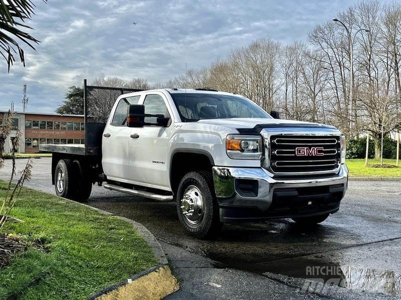 GMC Sierra 3500HD Platformas/izkraušana no sāniem