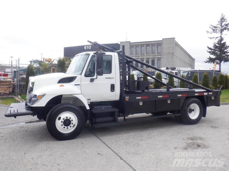 International 7300 Platformas/izkraušana no sāniem
