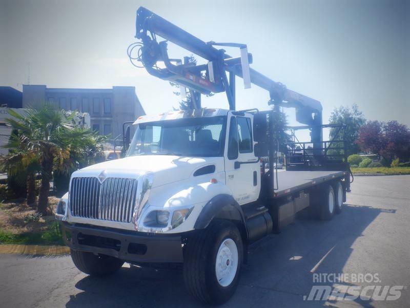 International 7500 Smagās mašīnas ar celtni