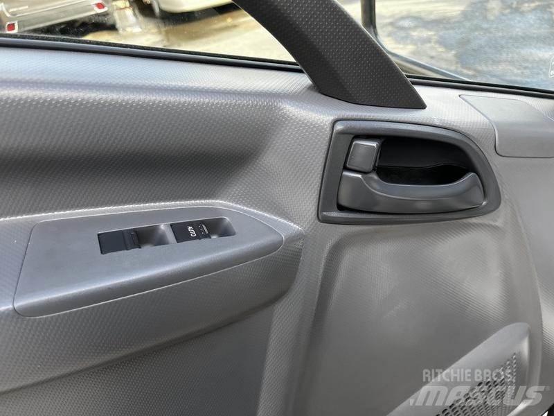 Isuzu NPR Preču pārvadāšanas furgoni