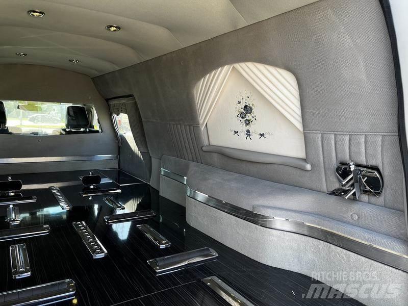 Lincoln MKT Automašīnas