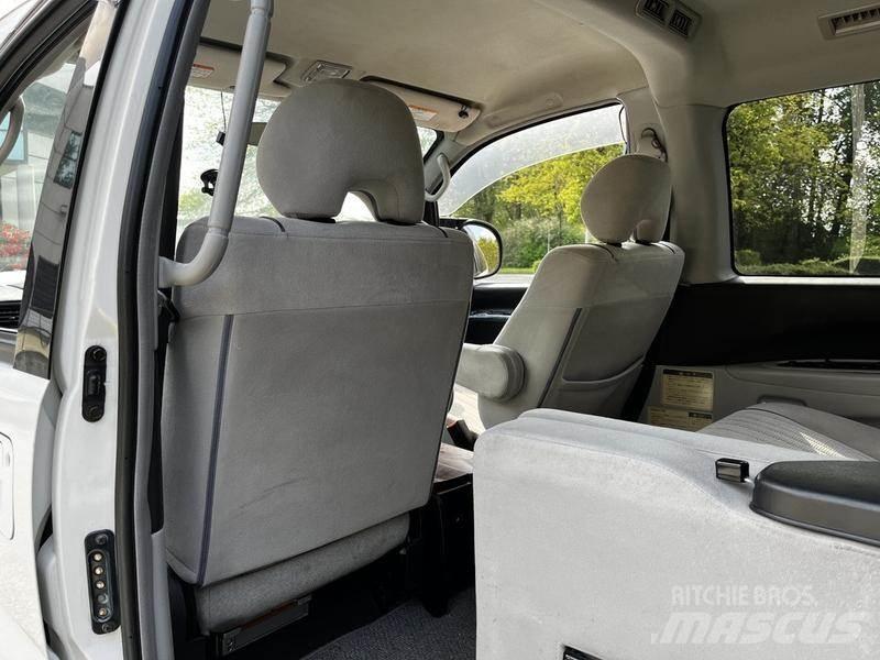 Mitsubishi Delica Automašīnas