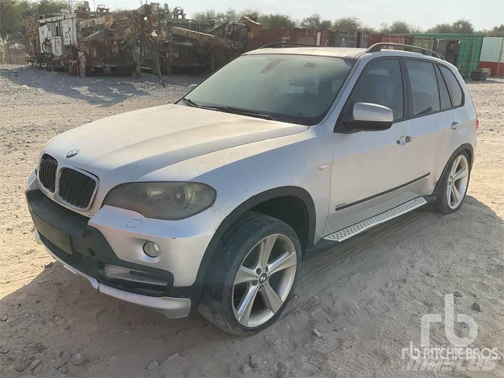 BMW X5 Vieglais kravas automobilis/izkraušana no sāniem