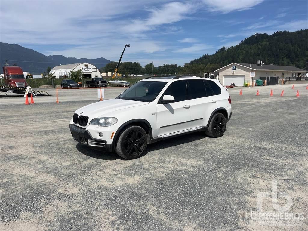 BMW X5 Vieglais kravas automobilis/izkraušana no sāniem