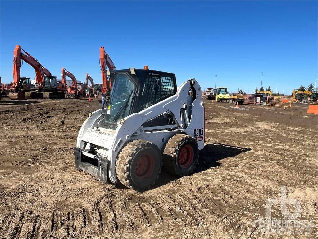 Bobcat S205 Lietoti riteņu kompaktiekrāvēji