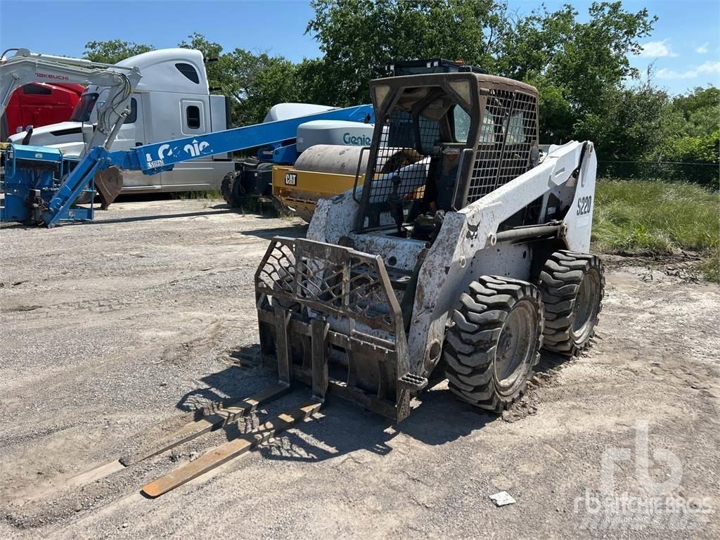 Bobcat S220 Lietoti riteņu kompaktiekrāvēji
