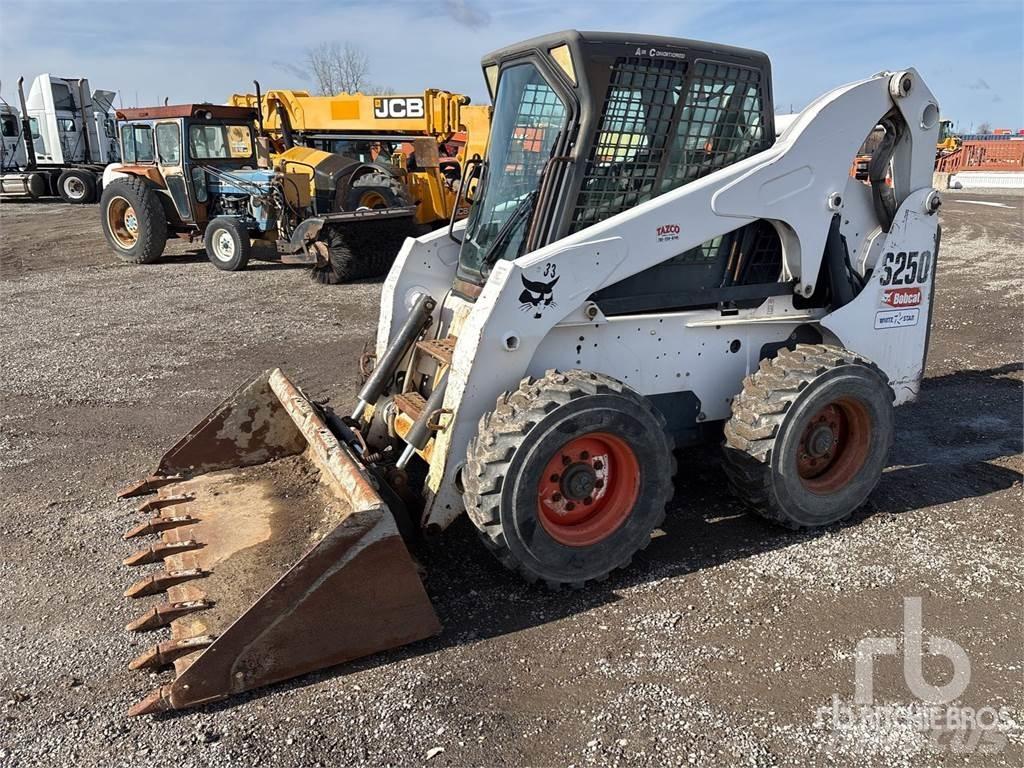 Bobcat S250 Lietoti riteņu kompaktiekrāvēji