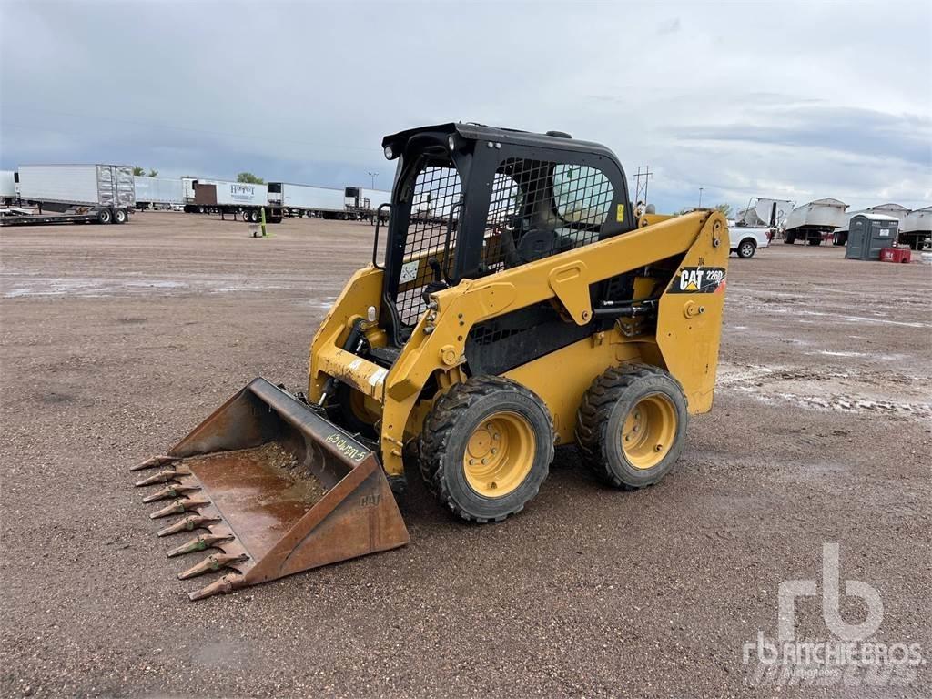 CAT 226D Lietoti riteņu kompaktiekrāvēji
