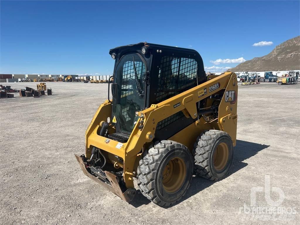 CAT 226D3 Lietoti riteņu kompaktiekrāvēji