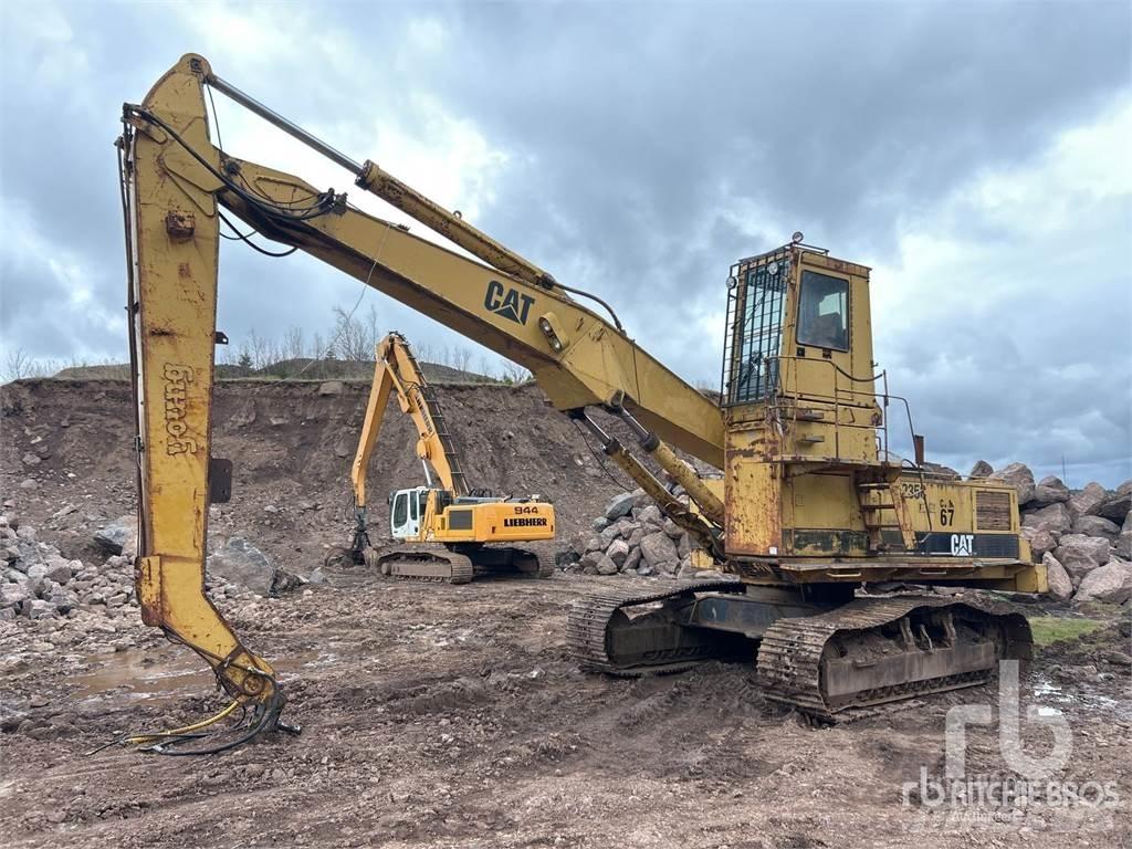 CAT 235C Industriālie iekrāvēji