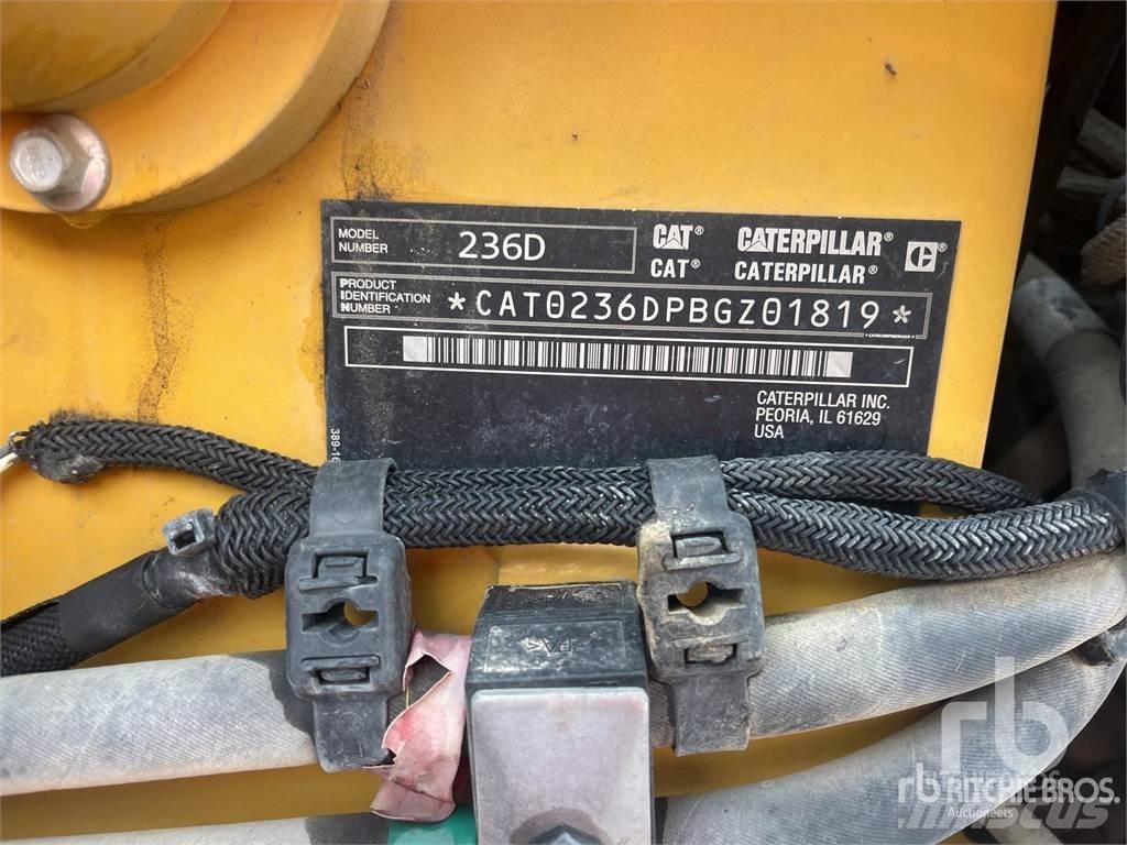 CAT 236D Lietoti riteņu kompaktiekrāvēji