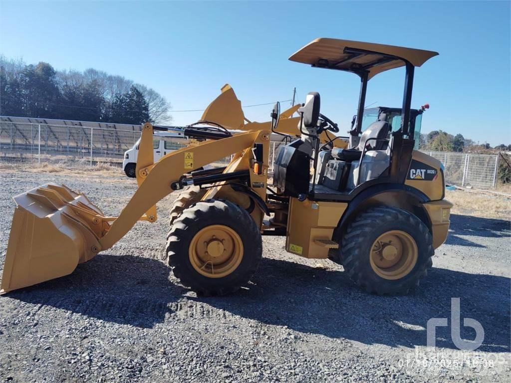 CAT 902C2 Iekrāvēji uz riteņiem
