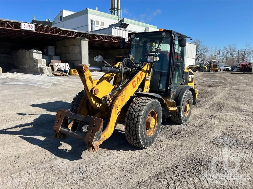 CAT 906M Iekrāvēji uz riteņiem
