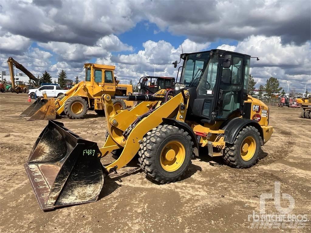 CAT 908M Iekrāvēji uz riteņiem