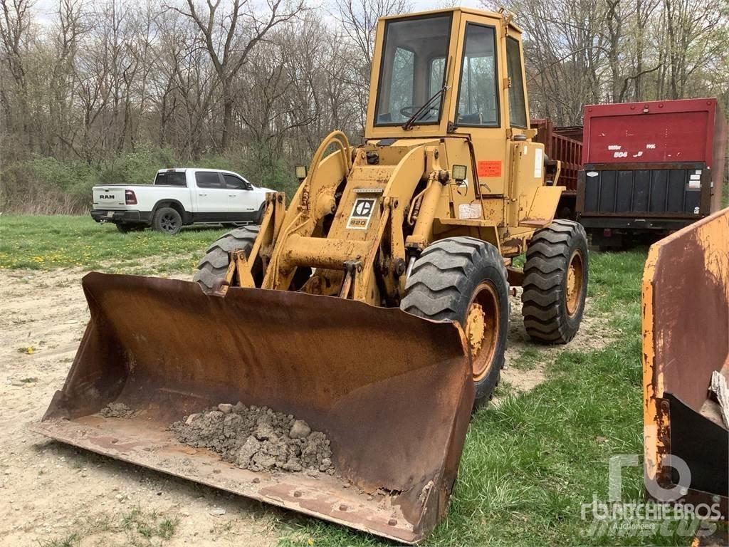 CAT 920 Iekrāvēji uz riteņiem