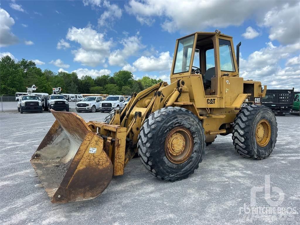 CAT 930 Iekrāvēji uz riteņiem