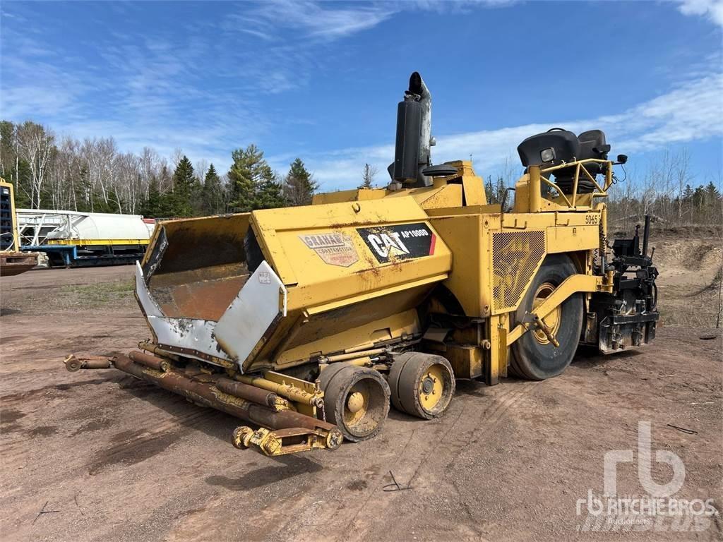 CAT AP-1000D Asfalta klājēji