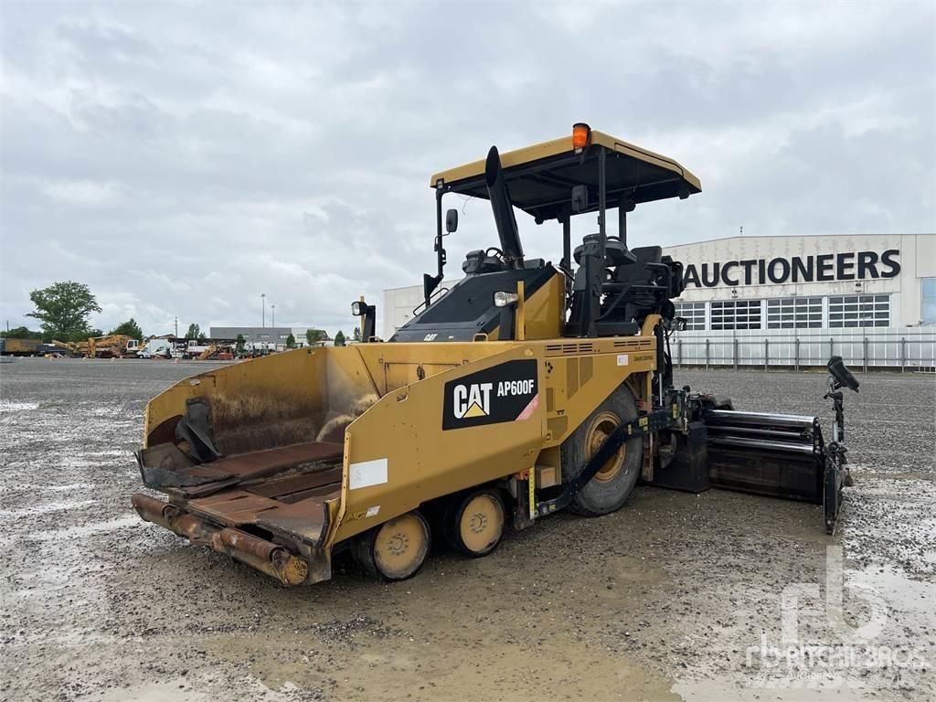 CAT AP600F Asfalta klājēji