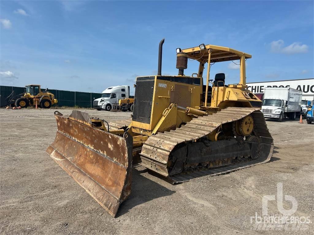 CAT D6M Kāpurķēžu buldozeri