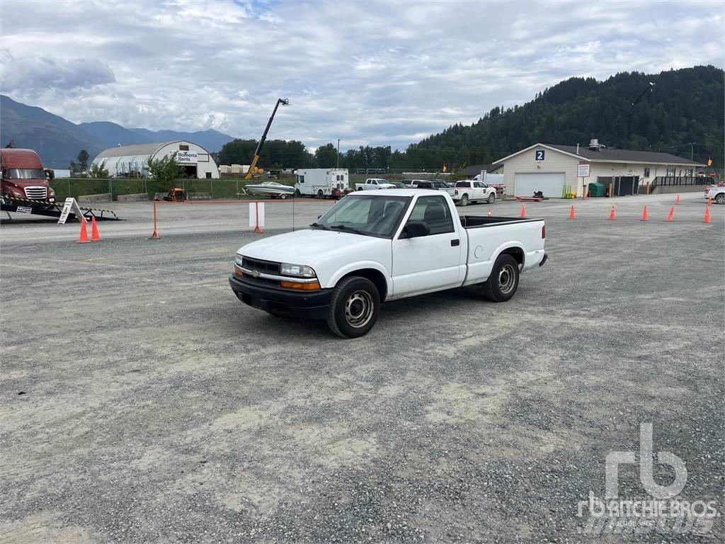 Chevrolet S-10 Vieglais kravas automobilis/izkraušana no sāniem