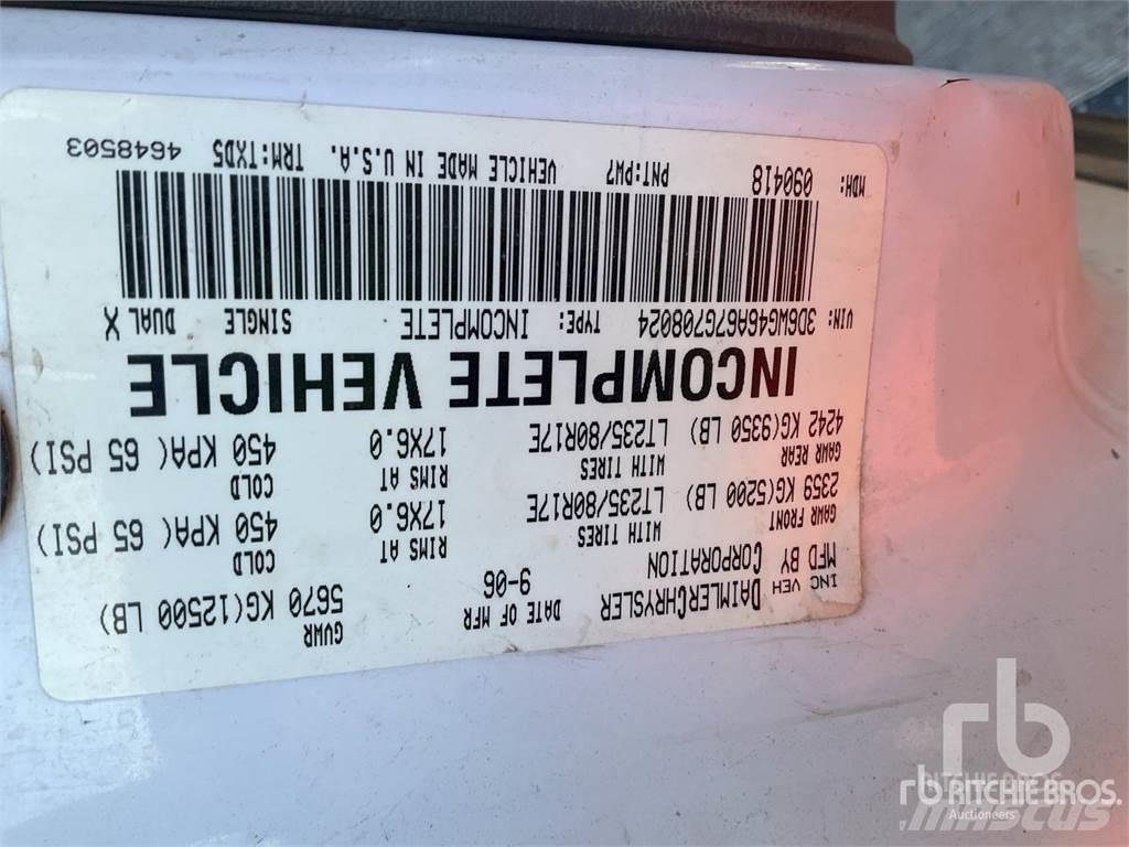 Dodge 3500 Platformas/izkraušana no sāniem