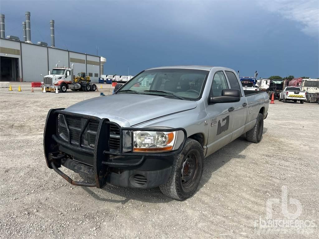 Dodge RAM 2500 Vieglais kravas automobilis/izkraušana no sāniem