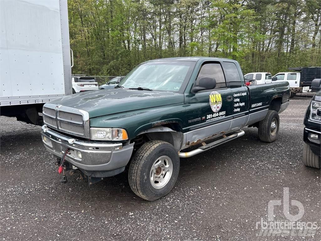 Dodge RAM 2500 Vieglais kravas automobilis/izkraušana no sāniem