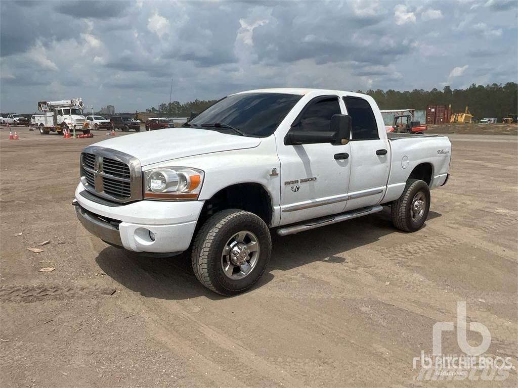 Dodge RAM 2500 Vieglais kravas automobilis/izkraušana no sāniem