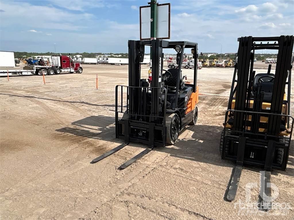 Doosan G25N-7 Tehnika ar dīzeļa dzinēju
