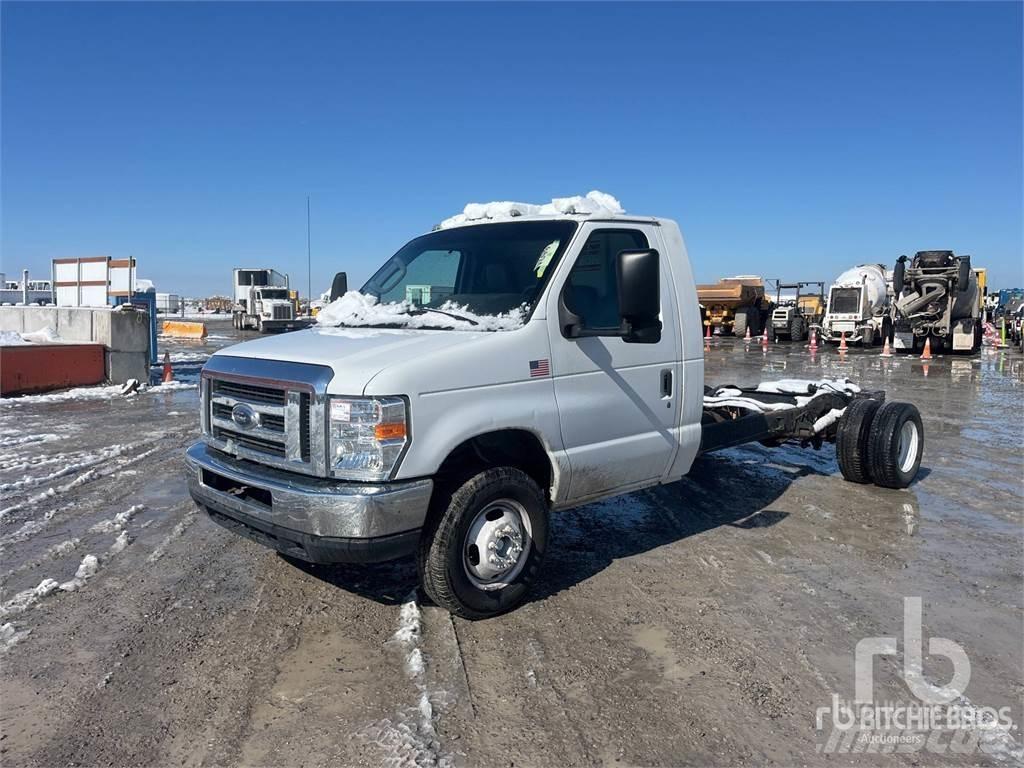 Ford E450 Šasija ar kabīni