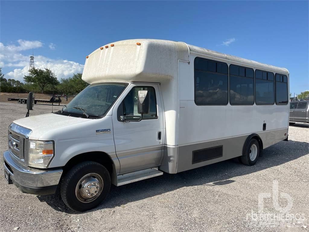 Ford E450 Starppilsētu autobusi