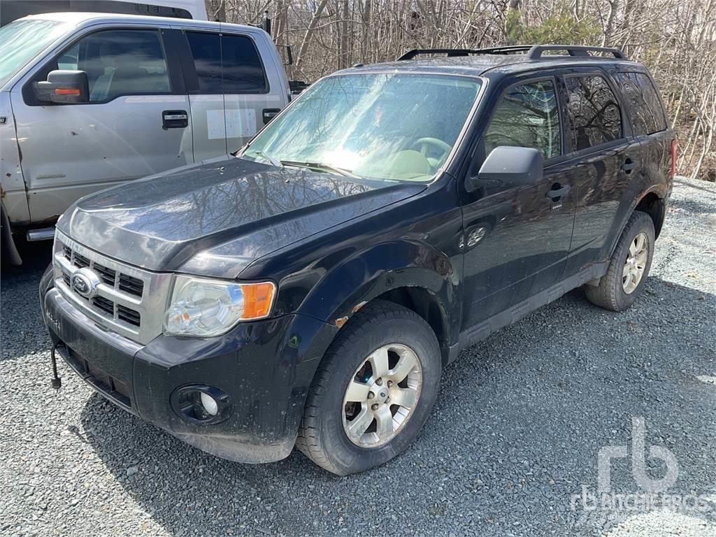 Ford ESCAPE Vieglais kravas automobilis/izkraušana no sāniem
