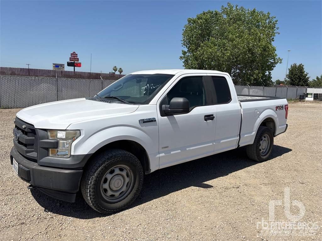 Ford F-150 Vieglais kravas automobilis/izkraušana no sāniem