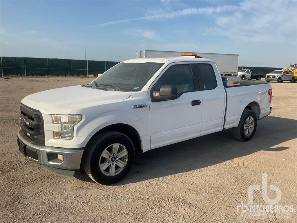 Ford F-150 Vieglais kravas automobilis/izkraušana no sāniem