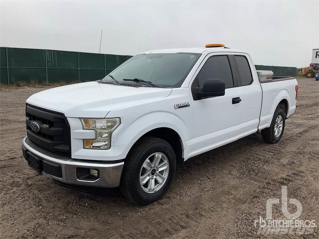 Ford F-150 Vieglais kravas automobilis/izkraušana no sāniem