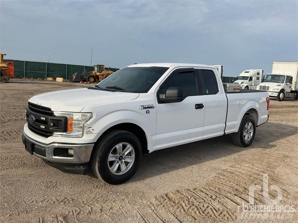 Ford F-150 Vieglais kravas automobilis/izkraušana no sāniem