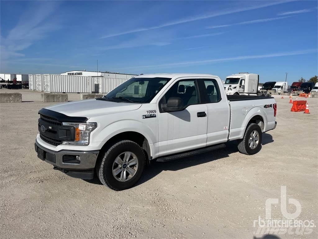 Ford F-150 Vieglais kravas automobilis/izkraušana no sāniem
