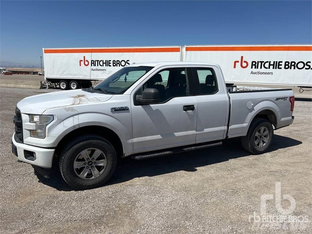 Ford F-150 Vieglais kravas automobilis/izkraušana no sāniem