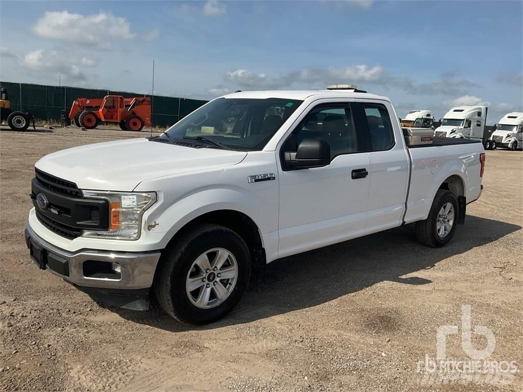 Ford F-150 Vieglais kravas automobilis/izkraušana no sāniem