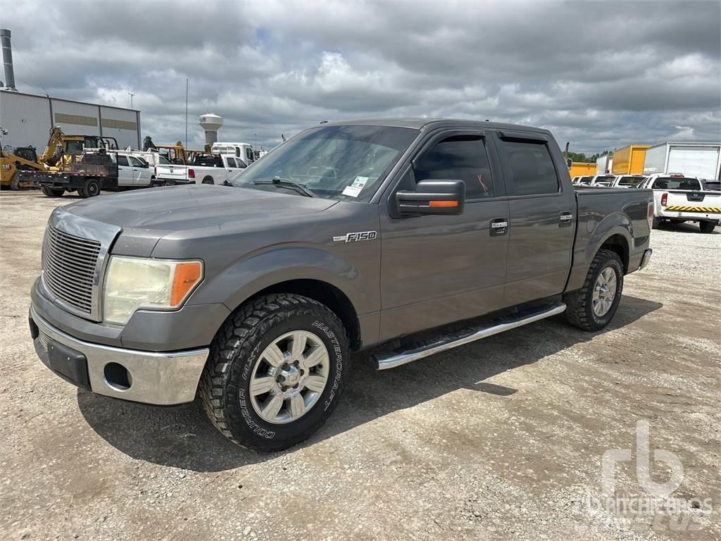 Ford F-150 Vieglais kravas automobilis/izkraušana no sāniem