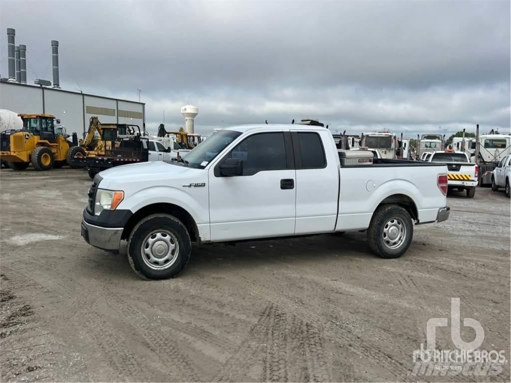 Ford F-150 Vieglais kravas automobilis/izkraušana no sāniem
