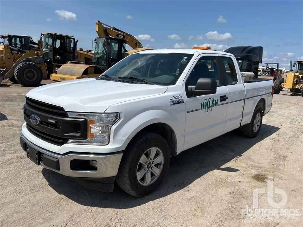Ford F-150 Vieglais kravas automobilis/izkraušana no sāniem