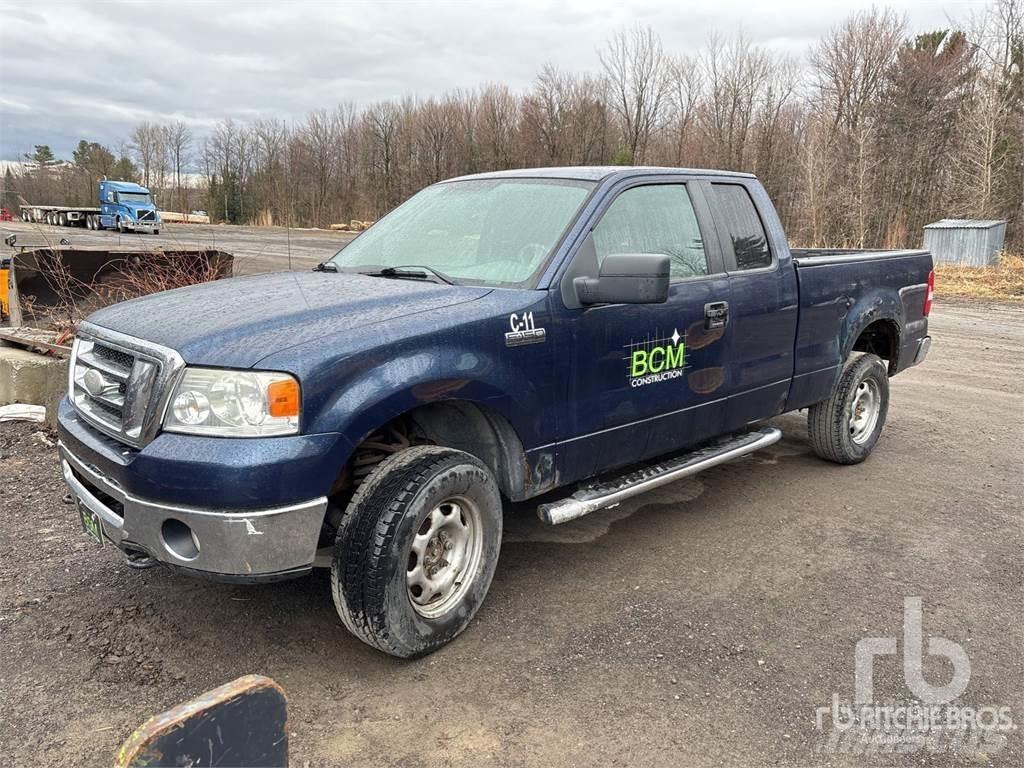 Ford F-150 Vieglais kravas automobilis/izkraušana no sāniem